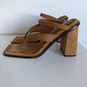Good American Block Heel Thong Sandal Size 7